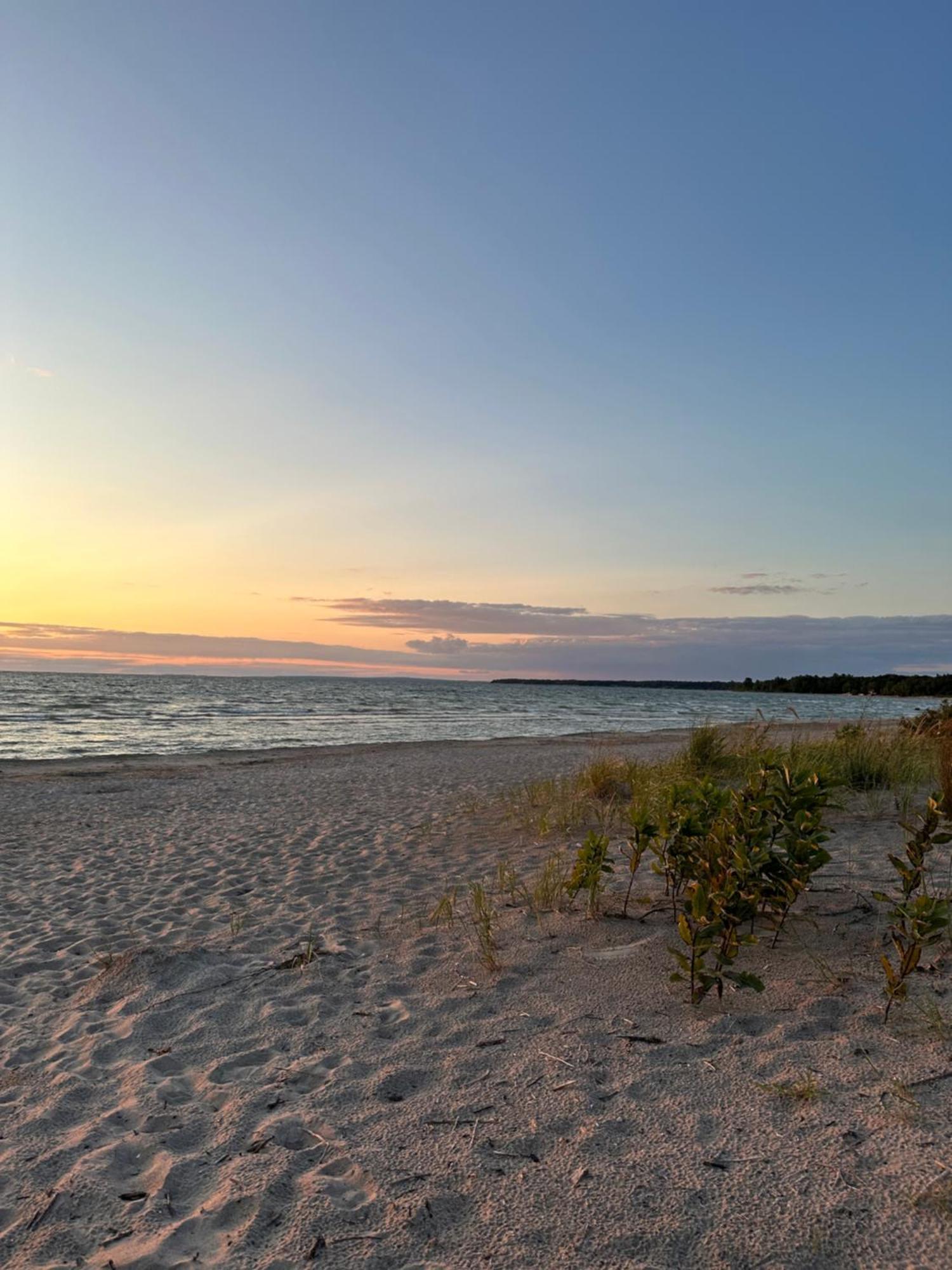 Oasis By The Bay Vacation Suites Wasaga Beach Exterior photo